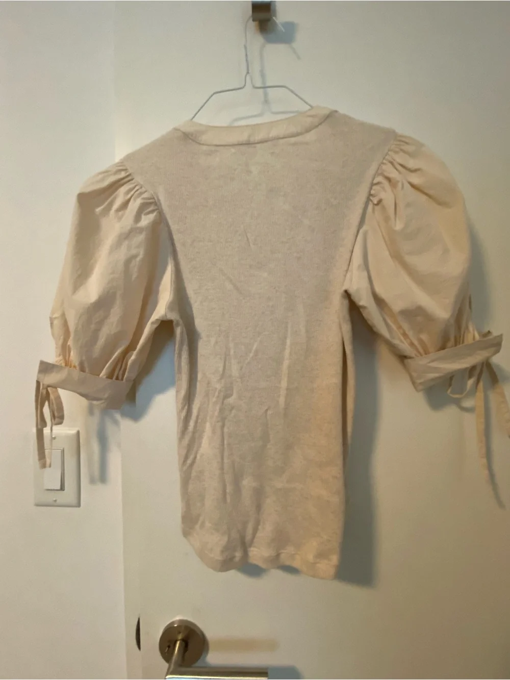 Ulla Johnson Cream V-Neck Puff-Sleeve Ribbed Top with Tie Sleeves